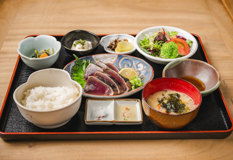 土佐の藁焼き鰹のたたき御膳